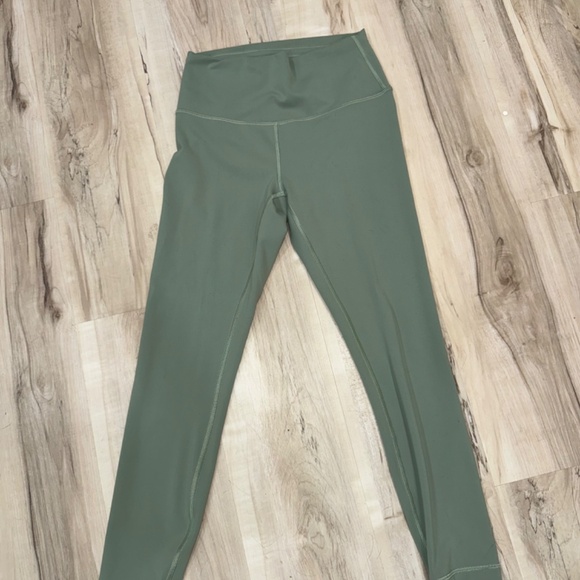 Lululemon leggings in green - Picture 2 of 6
